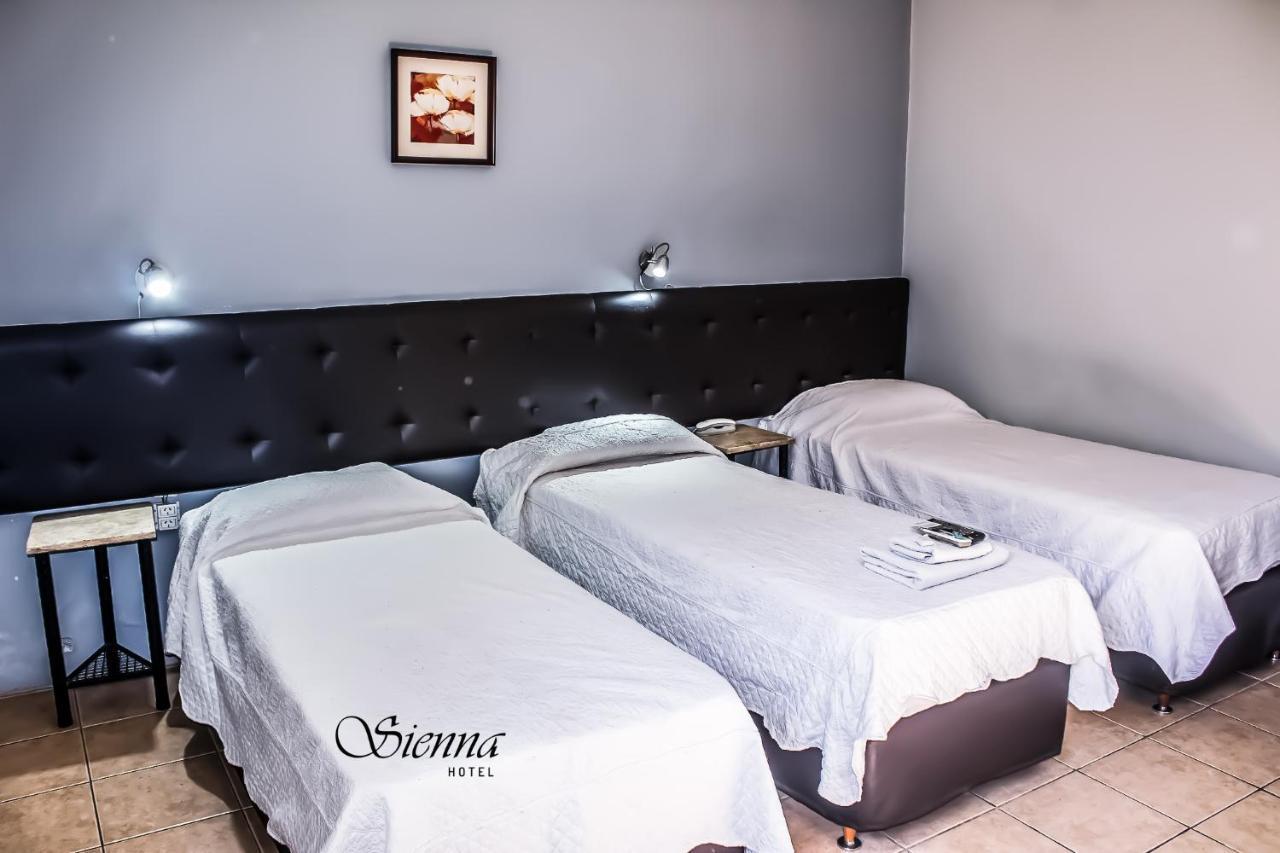 Hotel Sienna Мендоса Екстериор снимка